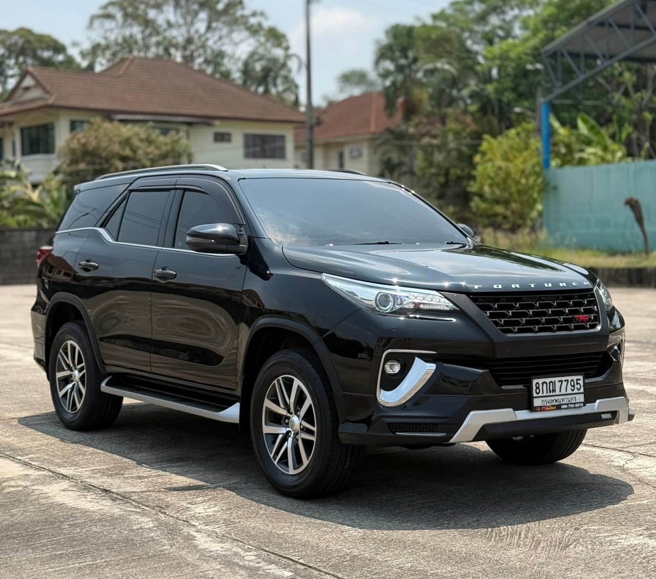 Car image 4